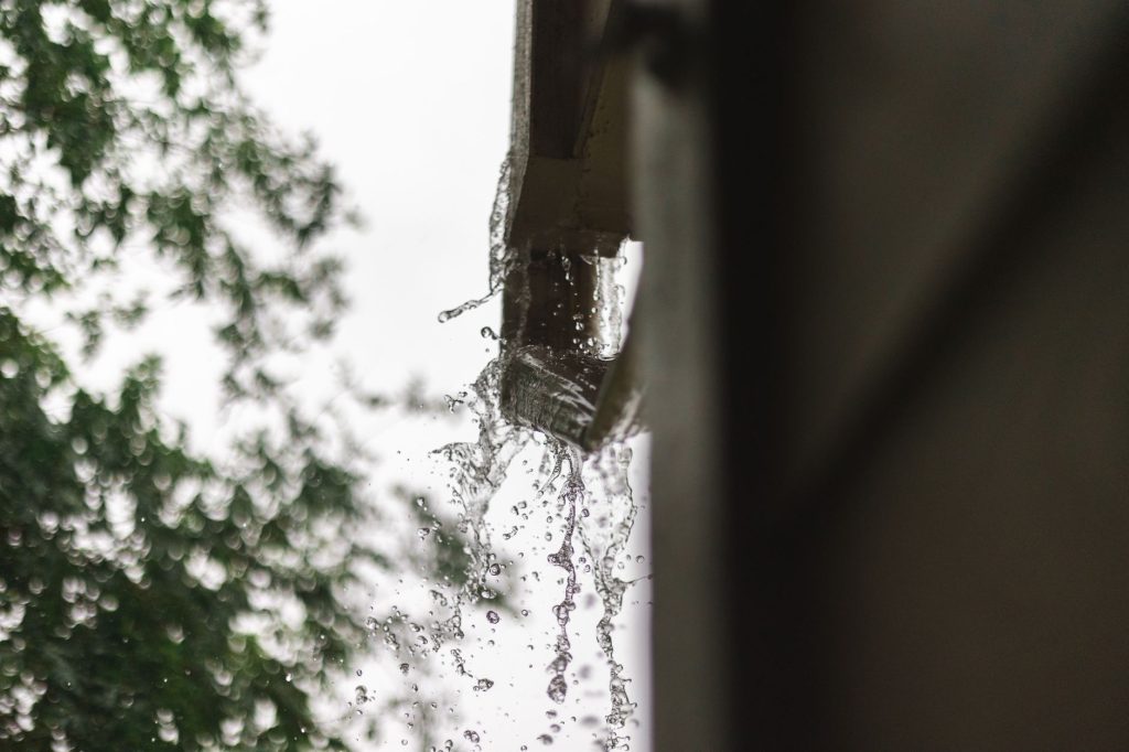 signs of roof plumbing problems Gold Coast - 10 Signs Your Roof Plumbing Is Failing (Gold Coast Homeowner's Guide)