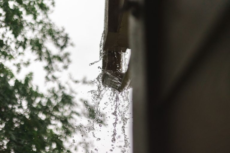 signs of roof plumbing problems Gold Coast - 10 Signs Your Roof Plumbing Is Failing (Gold Coast Homeowner's Guide)