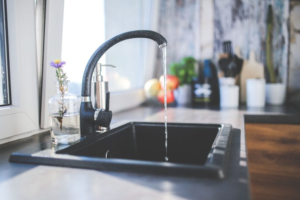signs your tap water needs filtering - Signs Your Tap Water Needs Filtering (Taste, Smell, Sediment)